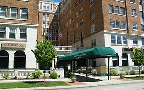 Knickerbocker On The Lake